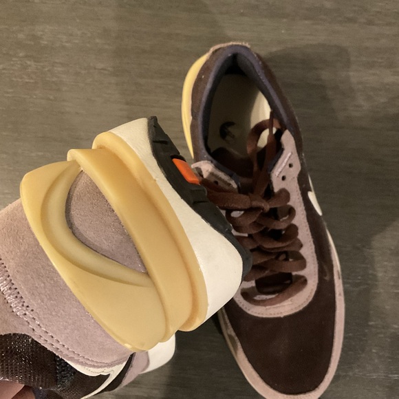 Nike Brown and Cream Women's Sneakers - Picture 4 of 6